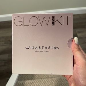 Anastasia Beverley hills glow kit